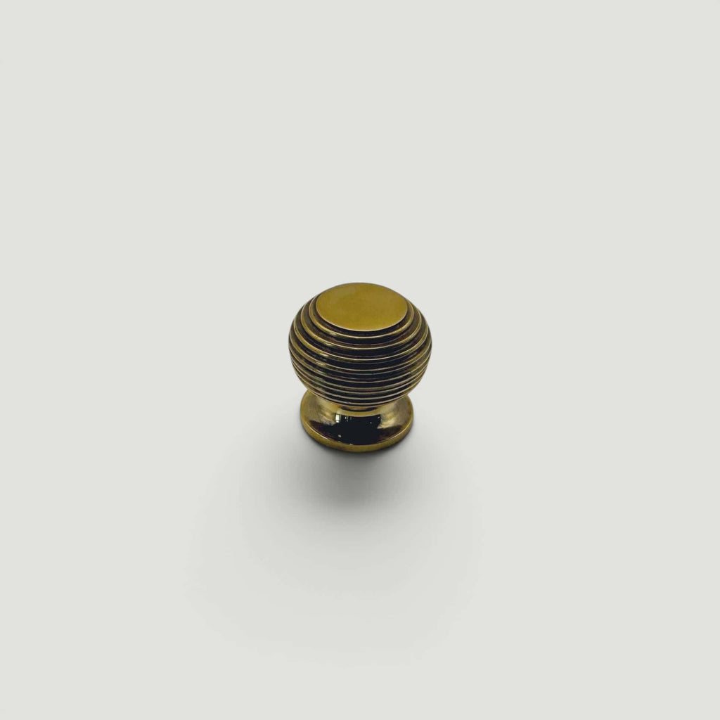 Beehive Cupboard Knob 30mm – Aged Brass