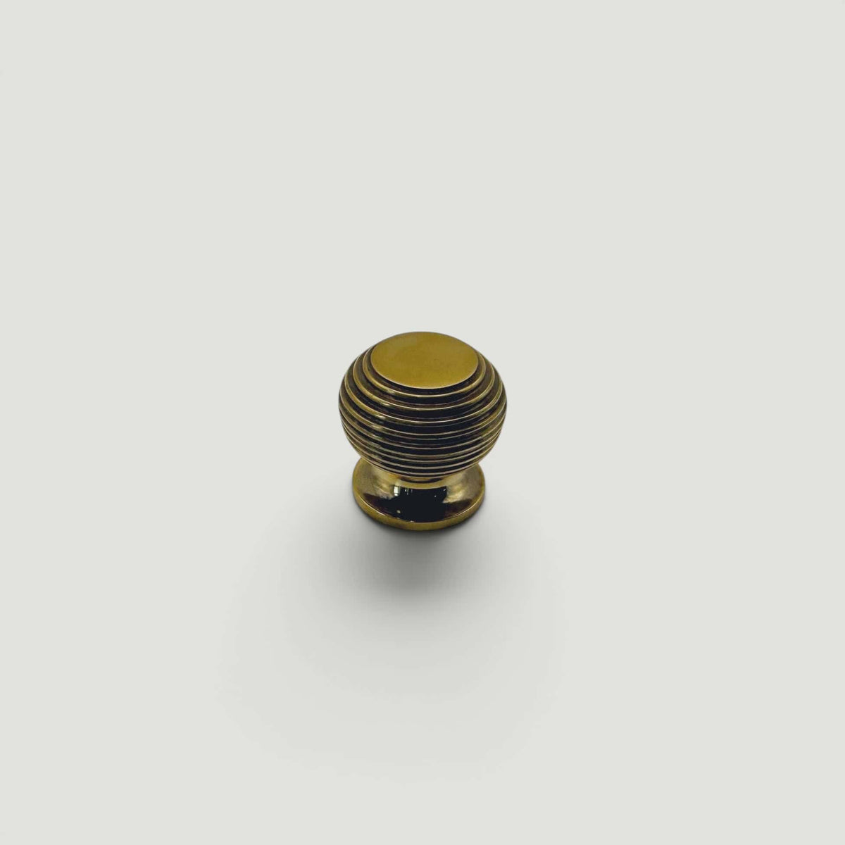 Beehive Cupboard Knob 30mm – Aged Brass