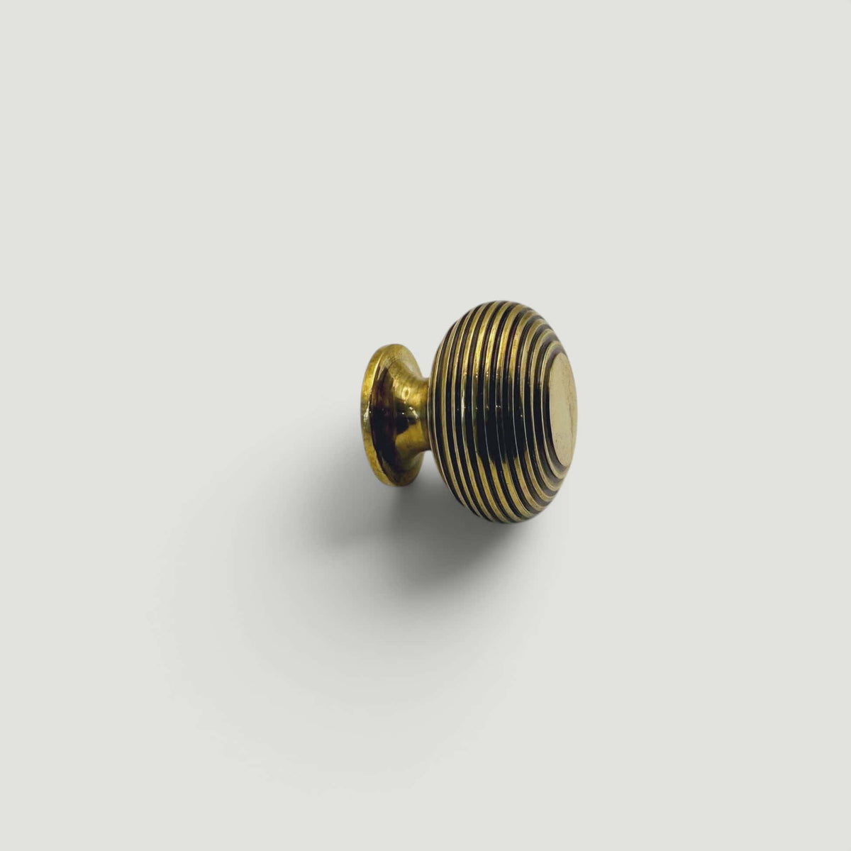 Beehive Cupboard Knob 40mm – Aged Brass