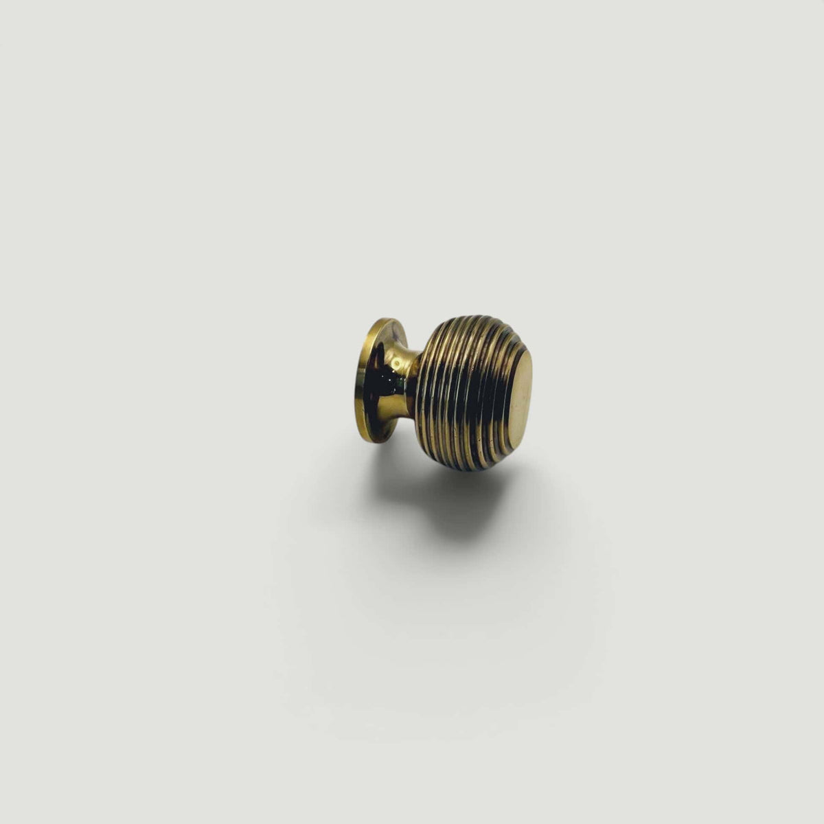 Beehive Cupboard Knob 30mm – Aged Brass