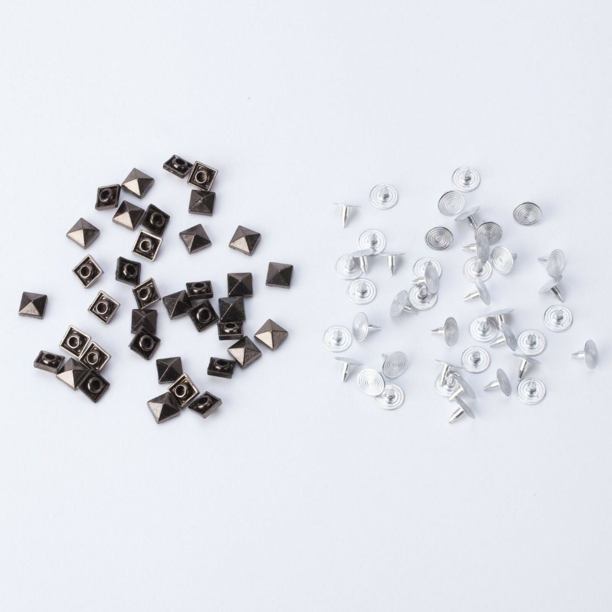 Low-Cone Pyramids with Pins (Pack of 100)