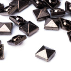 Low-Cone Pyramids with Pins (Pack of 100)